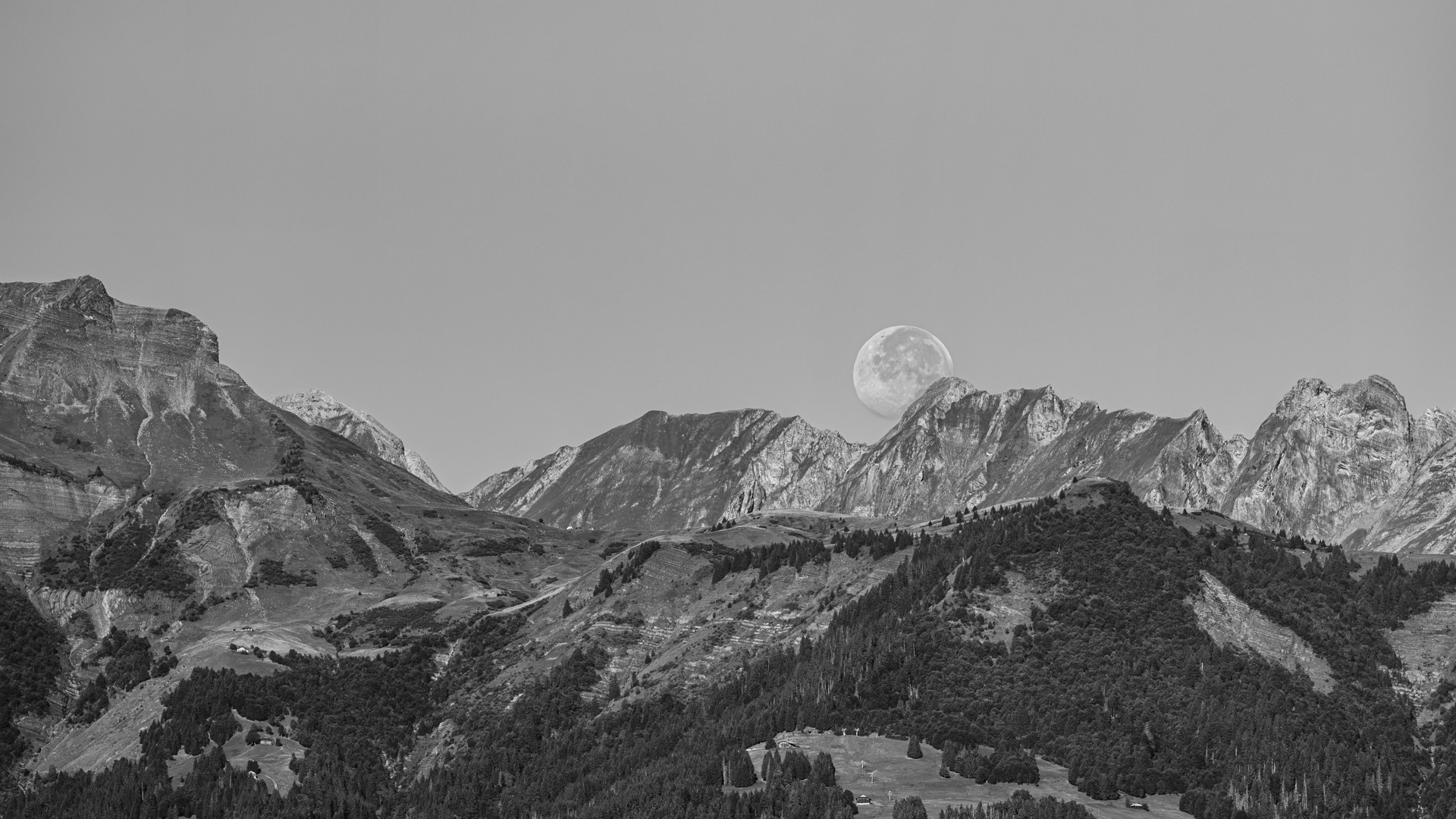 Coucher de lune sur les Aravis